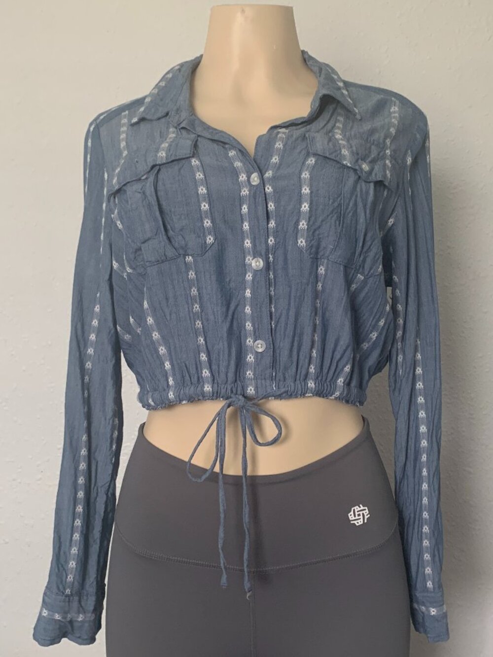 Time and Tru Upcycled Cropped Denim-Look Button Down Top S (4-6) Embroidered